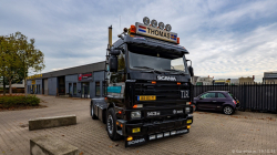 20251019-Tom-Holding-00018